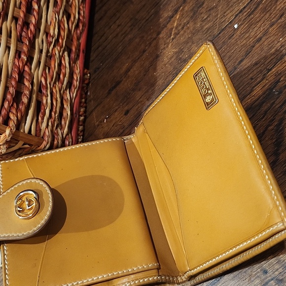 Gucci Micro GG Bi-Fold Wallet - Picture 8 of 14